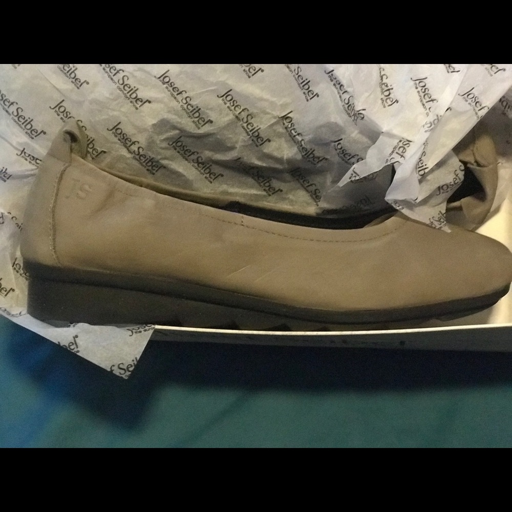 Dress flats